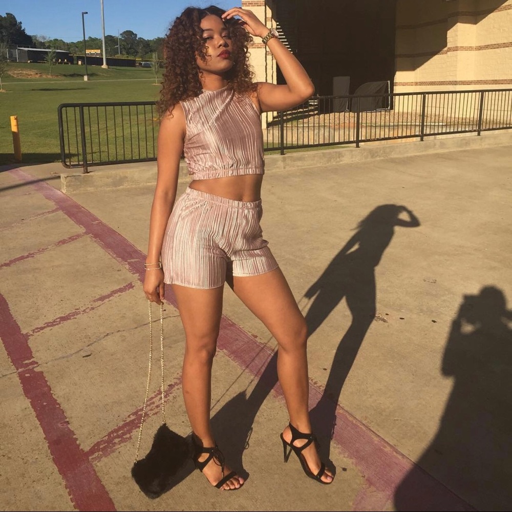 Two piece set - Picture 2 of 2